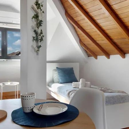Terrace For 2 In Center
